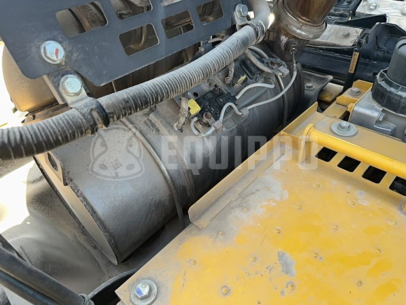 2020 كوماتسو HB215LC-3-48042802