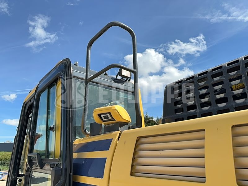 2020 كوماتسو HB215LC-3-48042778