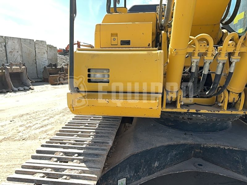 2020 كوماتسو HB215LC-3-48042823