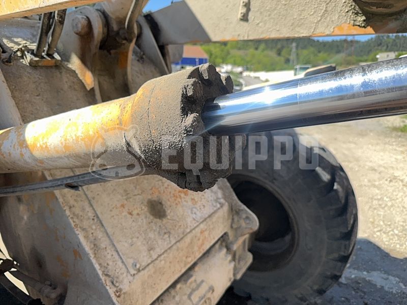 2001 ليبهير L 524-48326961