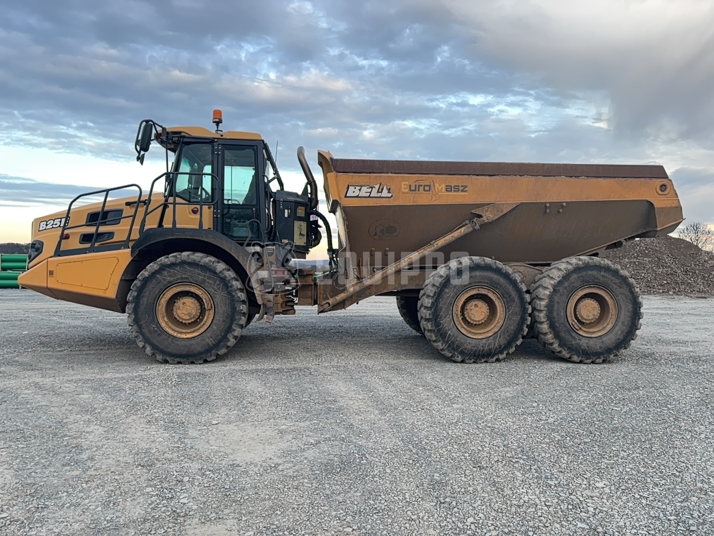 Bell B25E 6x6  - - Dúmper Usada