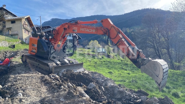 Picture of the Hitachi zx135Us-6