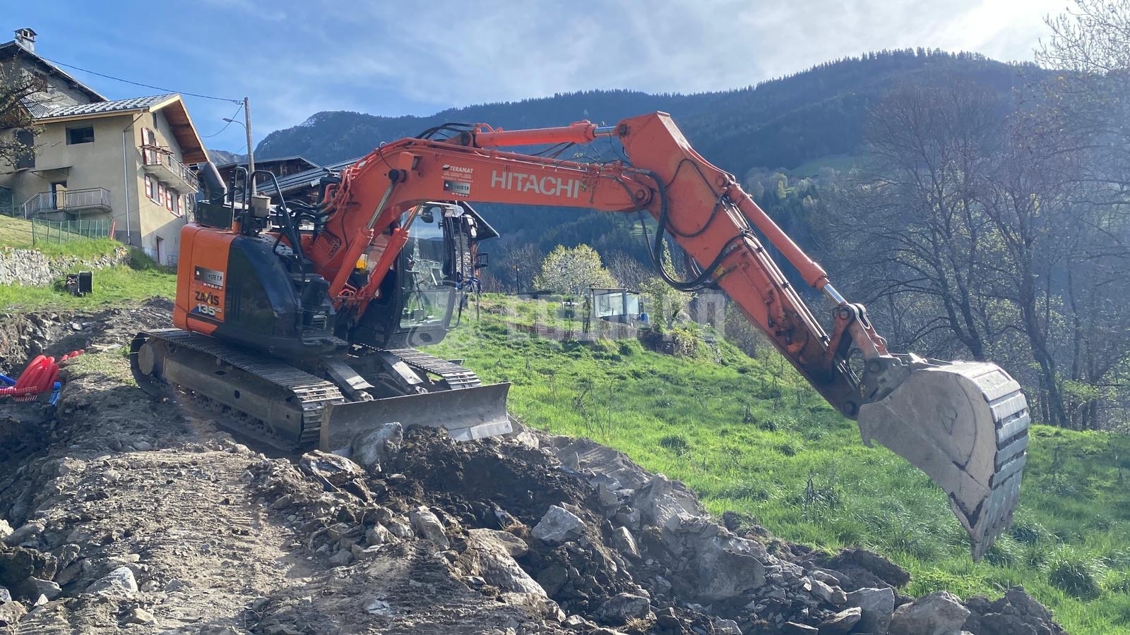 Hitachi zx135Us-6 - - Excavadora de cadenas Usada