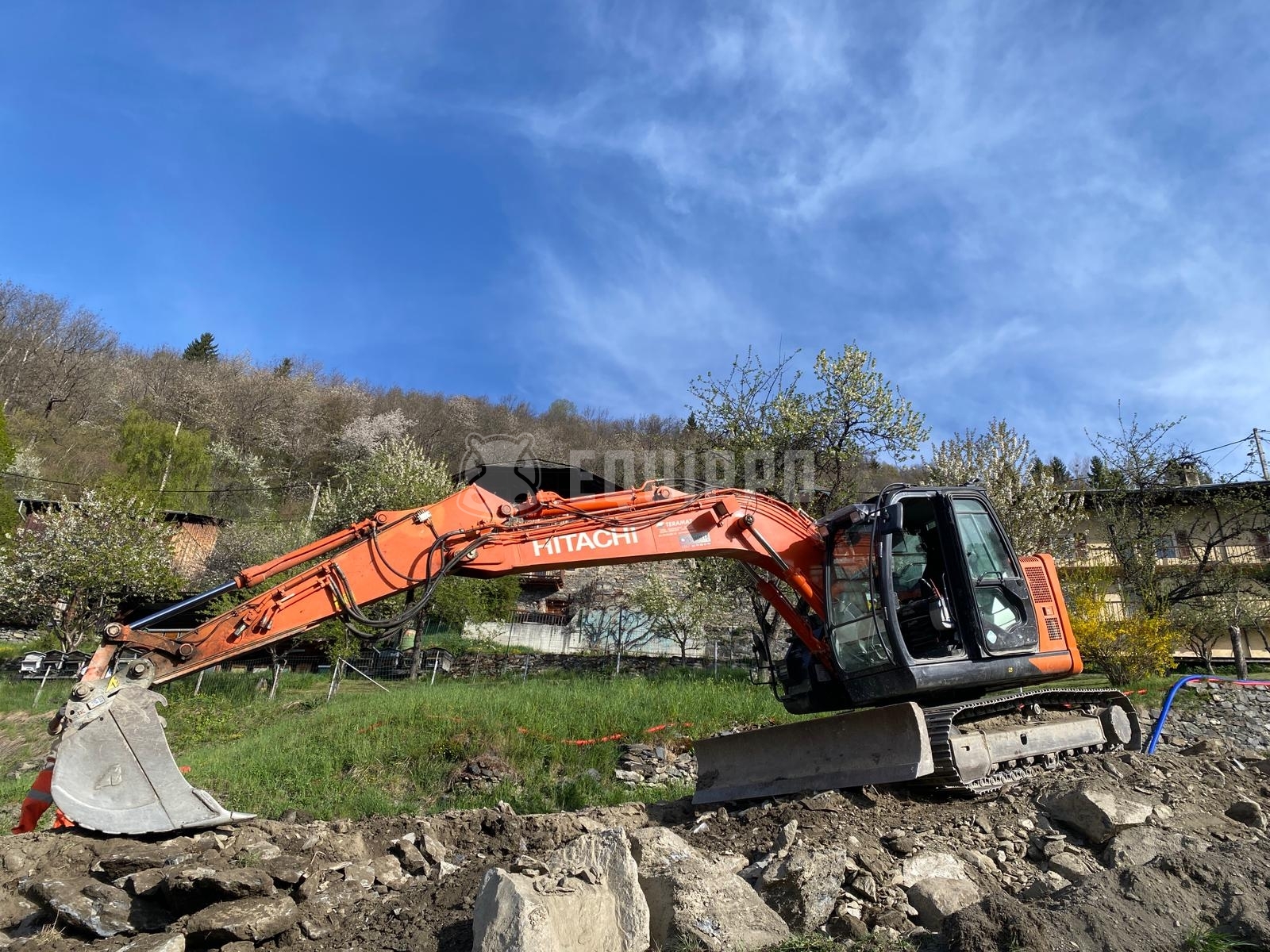Hitachi zx135Us-6 - - Excavadora de cadenas Usada