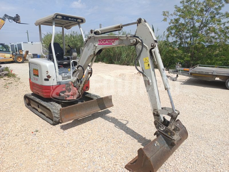 Takeuchi TB23R mit 3 Baggerlöffeln - - Gebrauchte  Minibagger < 7t