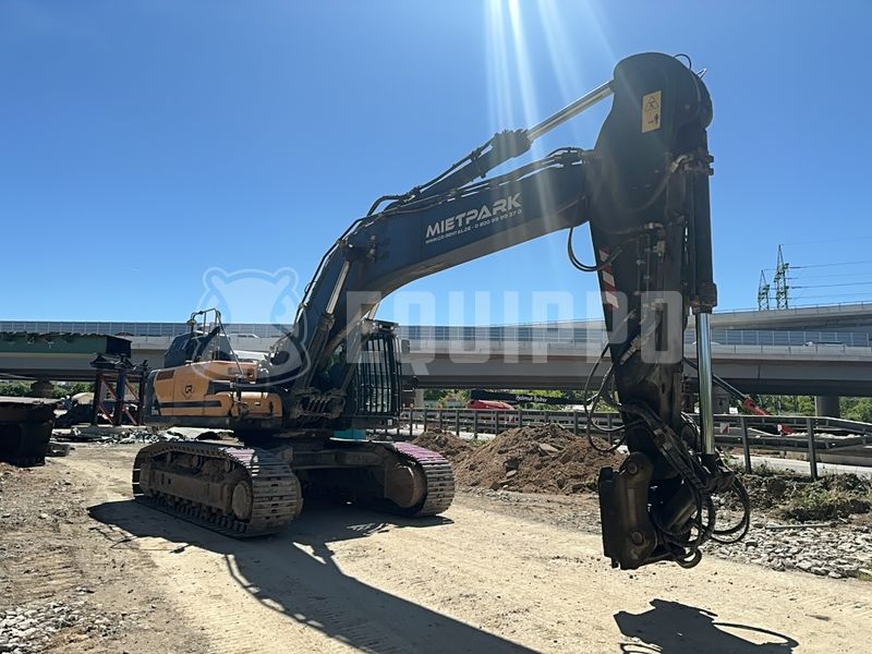 Hyundai HX520AL - - Used Tracked Excavator
