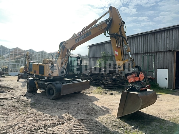 Photo de la Hydrema RB15-MX18 avec tiltrotator, attache rapide et godet d'excavatrice