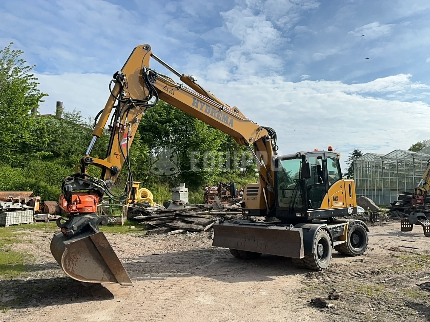 Hydrema RB15-MX18 con tiltrotator, acoplamiento rápido y cazo de excavadora - - Excavadora de ruedas Usada