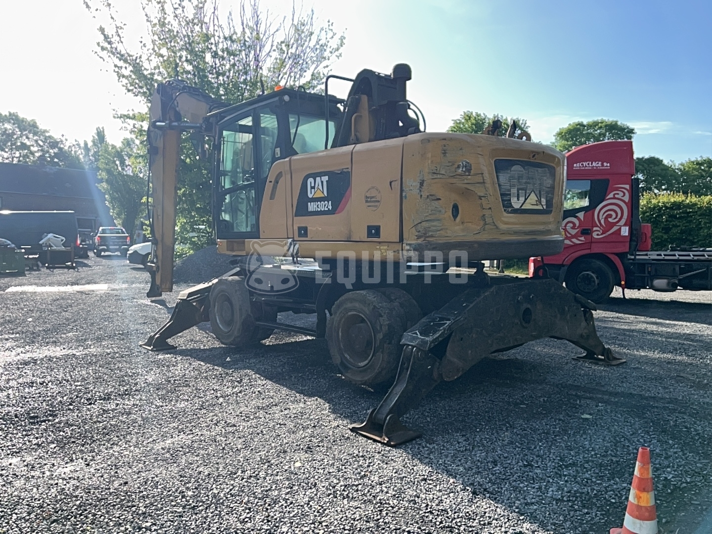 Caterpillar MH3024 - - Excavadora de Manutención Usada
