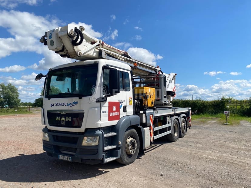 Picture of the MAN TGS 26.320 6x2-2 BL with Oil Steel Eagle 3526 (35m)