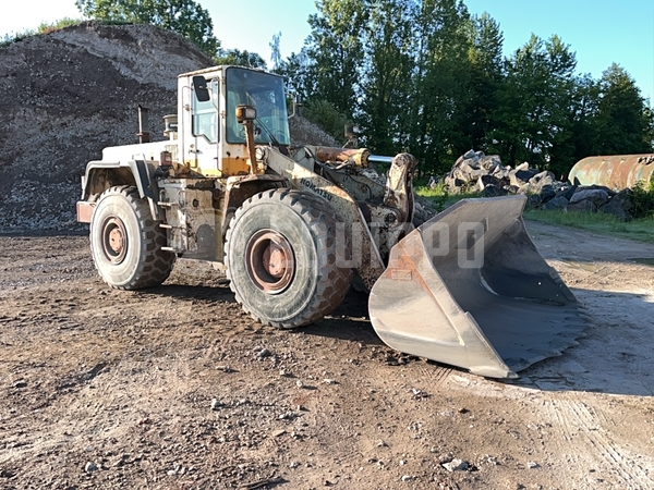 Foto van de Komatsu WA470-3H
