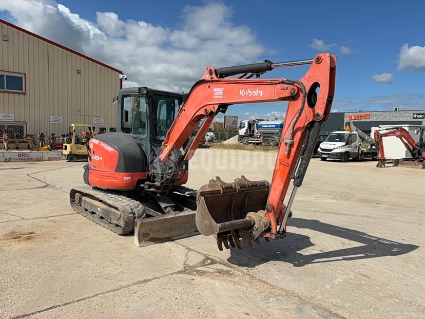 Foto van de Kubota U55-4 KE met 3 graafbakken