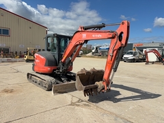 Picture of the Kubota U55-4 KE with 3 excavator buckets