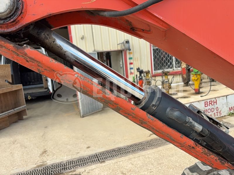 2011 KUBOTA U55-4-48551298