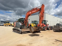 Foto van de Hitachi ZX85USBLC-3 met 3 graafbakken