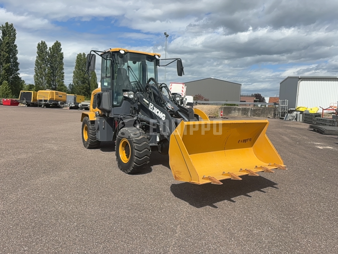 XCMG XC916E avec godet et fourches - - Chargeur sur Pneus d’Occasion