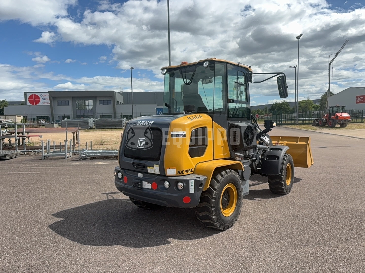 XCMG XC916E avec godet et fourches - - Chargeur sur Pneus d’Occasion