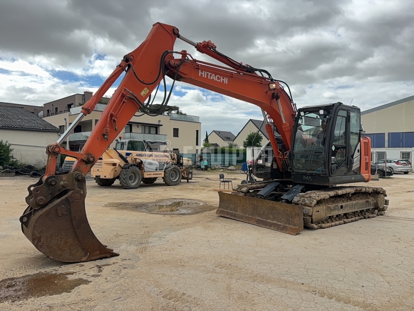 Hitachi ZX135US-5B  - - Używany Gąsienicowy Koparka