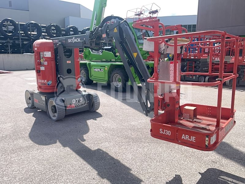Skyjack SJ30AJ - - Used Articulated Boom Lift