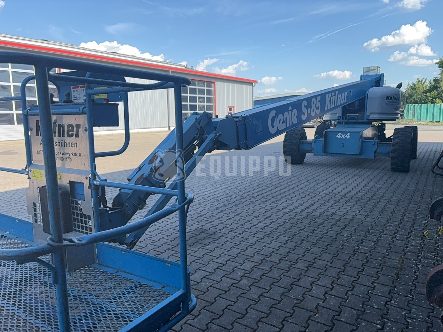 Genie S-85  - - Used Articulated Boom Lift