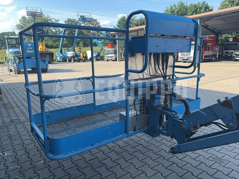 2008 جيني S-85-48809474
