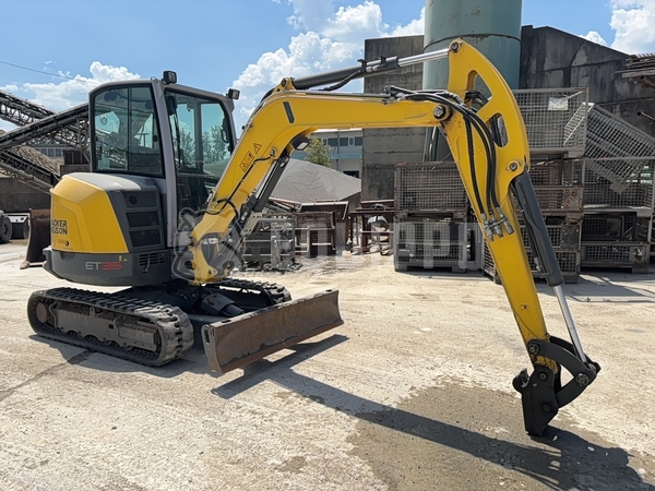 Picture of the Wacker Neuson ET35 with 3 excavator buckets