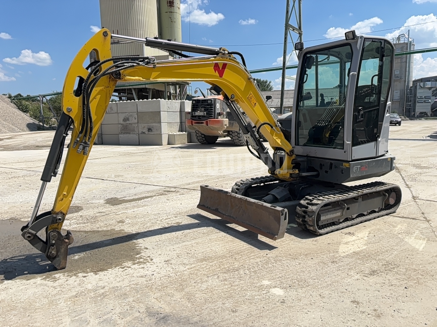 Wacker Neuson ET35 con 3 cazos de excavadora - - Mini Excavadora Usada