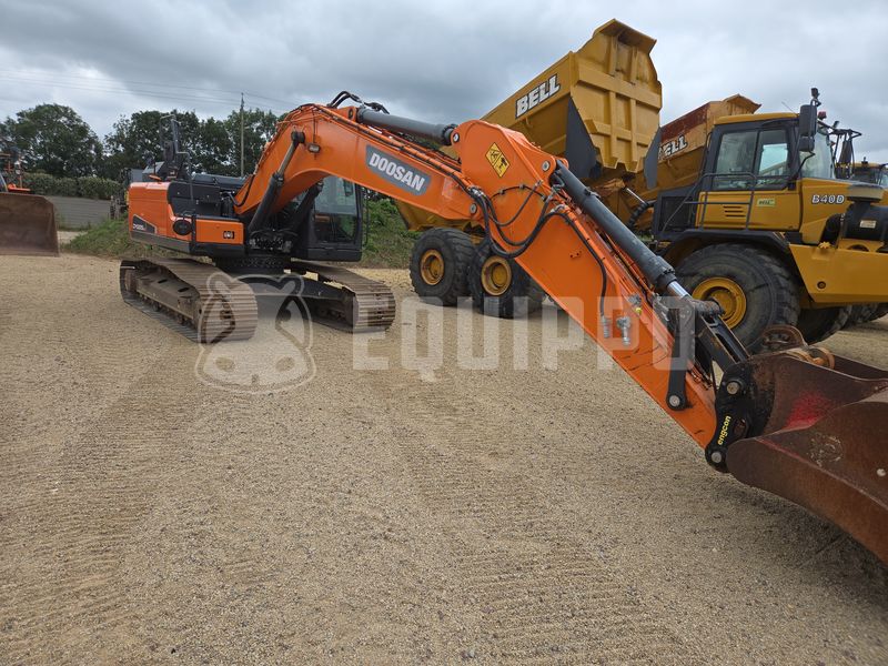 Doosan DX225LC-5  - Right Front - Used Tracked Excavator