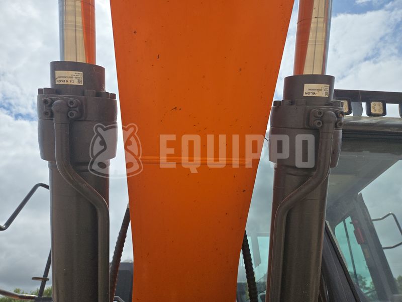 2023 Doosan DX225LC-5-48789055