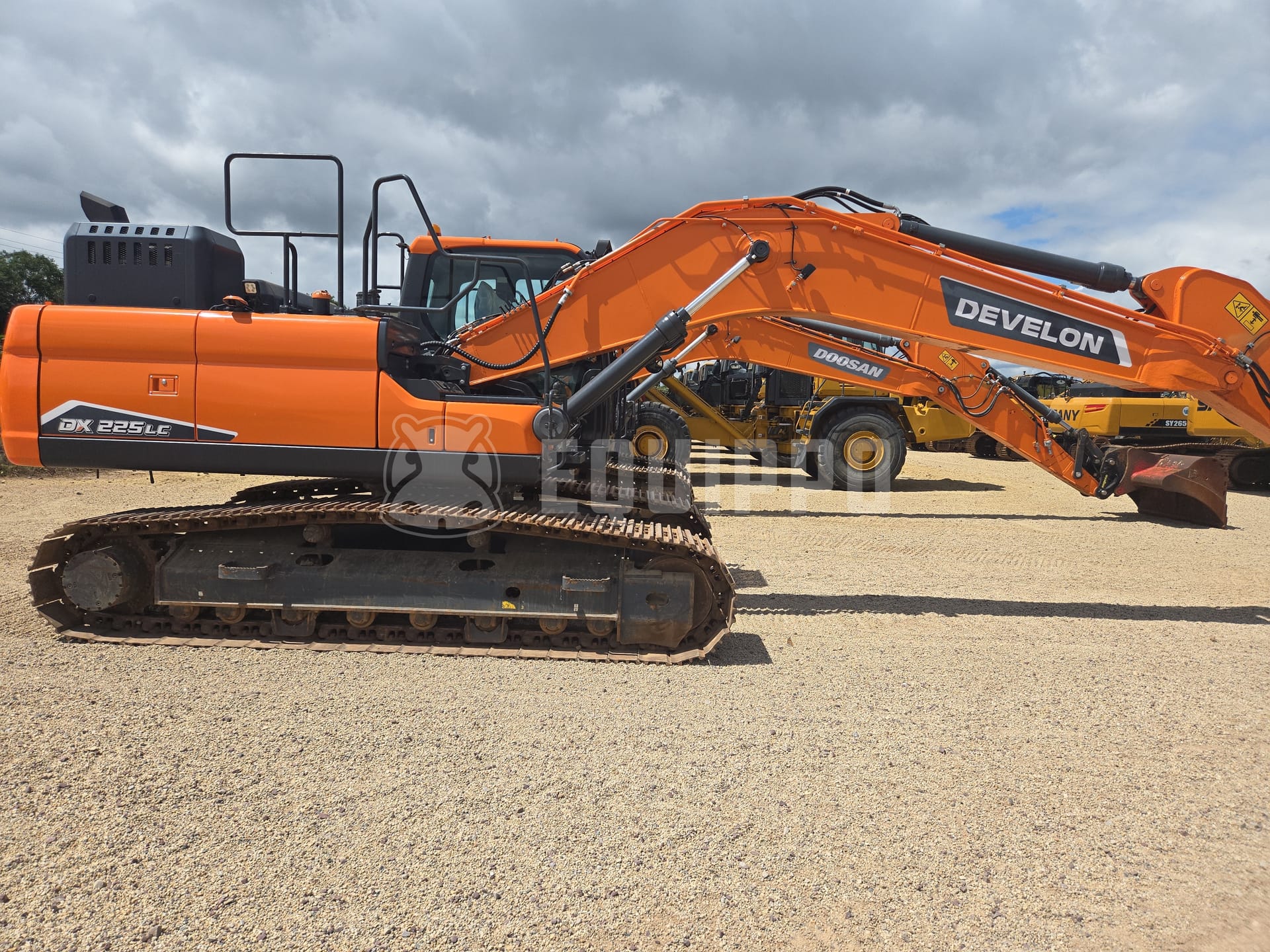 Doosan DX225LC-5  - - Gebruikte Rupsgraafmachine
