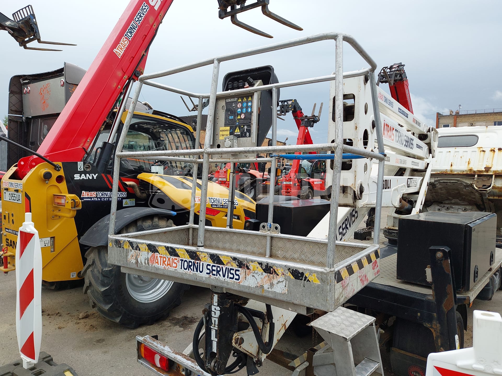 Isoli PNT205NH on NISSAN CABSTAR NT400 - - Used Truck-Mounted Boom Lift