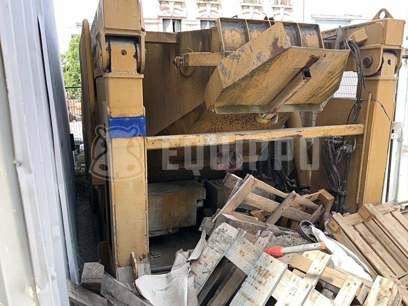 LMT Benne Tampon 8M3 - - Used Small Equipment