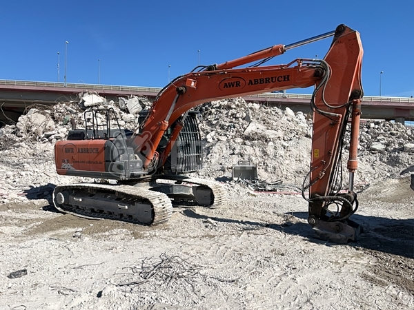 Bild des Hitachi ZX210LC-6