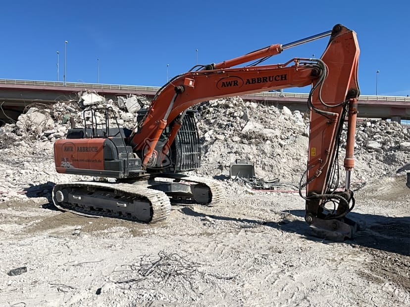 Bild des Hitachi ZX210LC-6