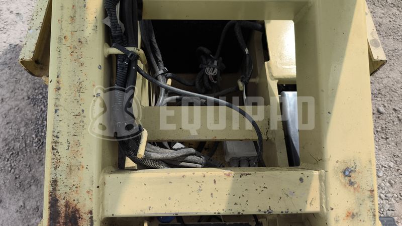 2012 جيه ال جي 1930ES-49042753