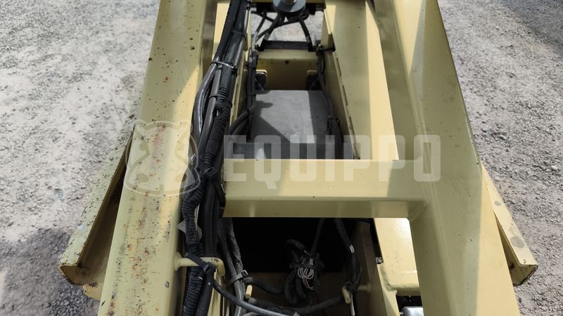 2012 جيه ال جي 1930ES-49042758