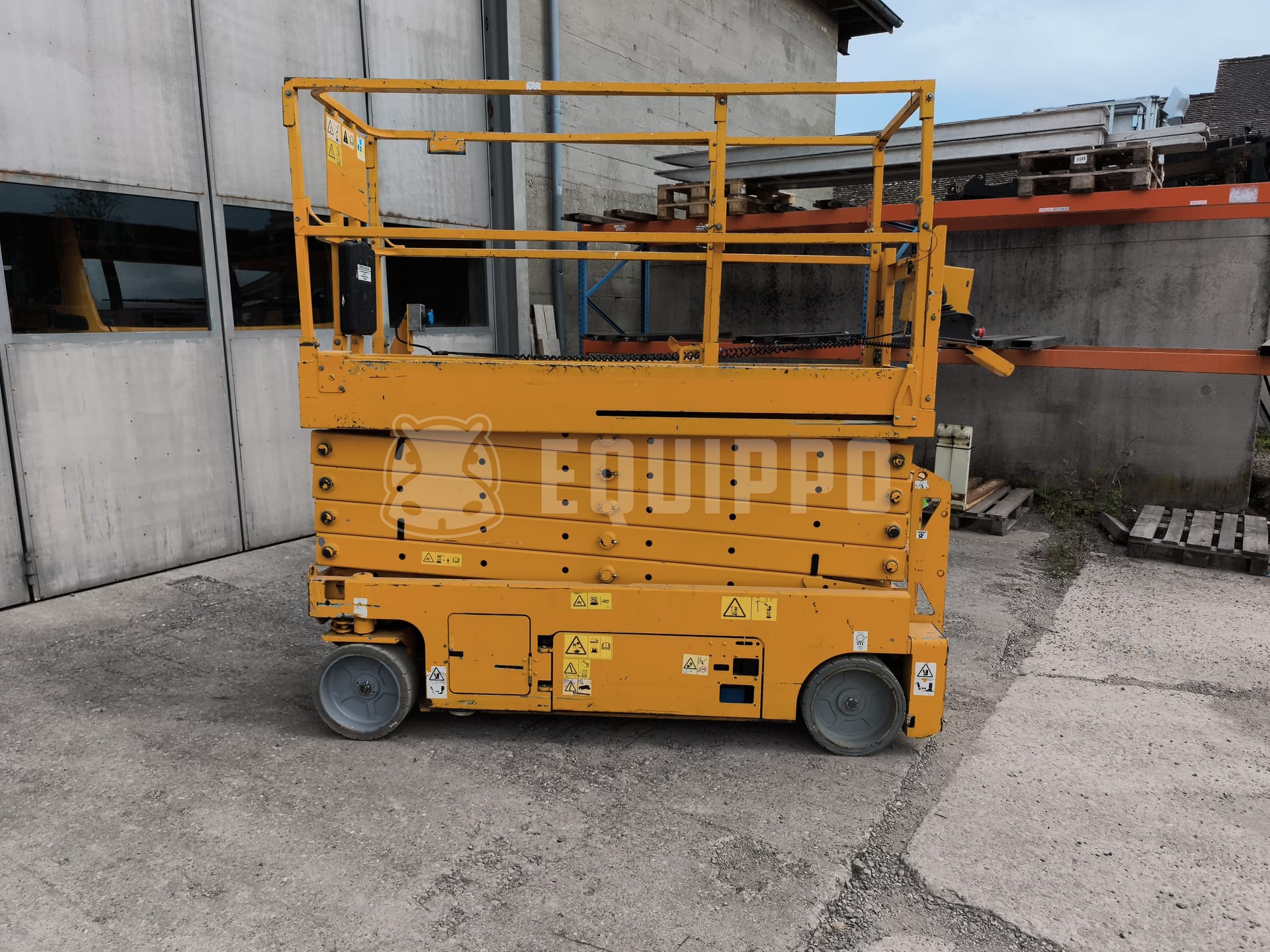 Genie GS-3232  - - Used Scissor Lift