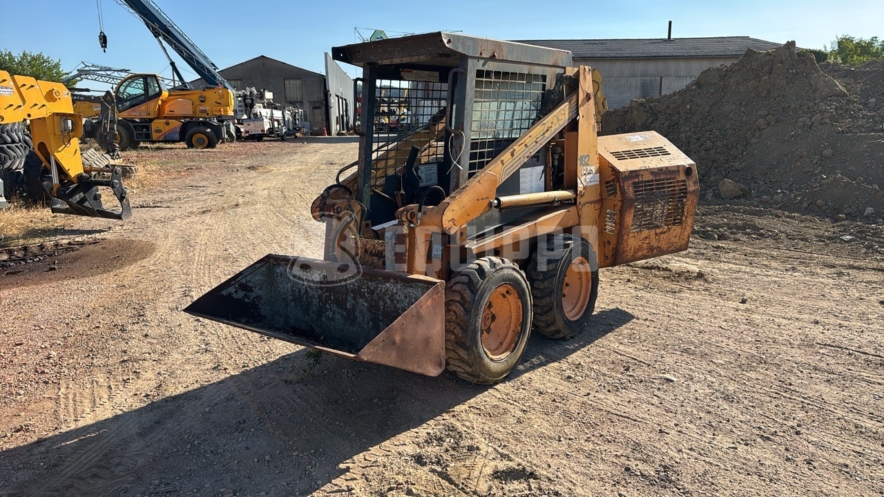 Case 1825B - - Used Wheeled Skid Steer