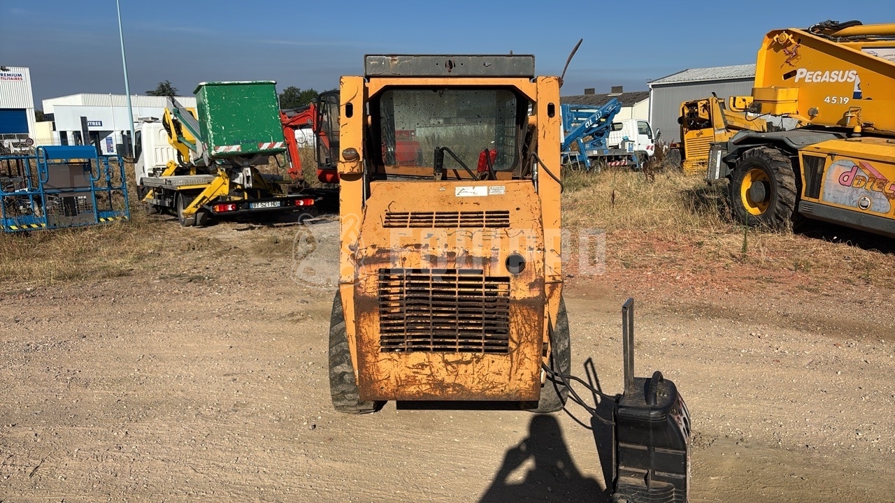 Case 1825B - - Used Wheeled Skid Steer