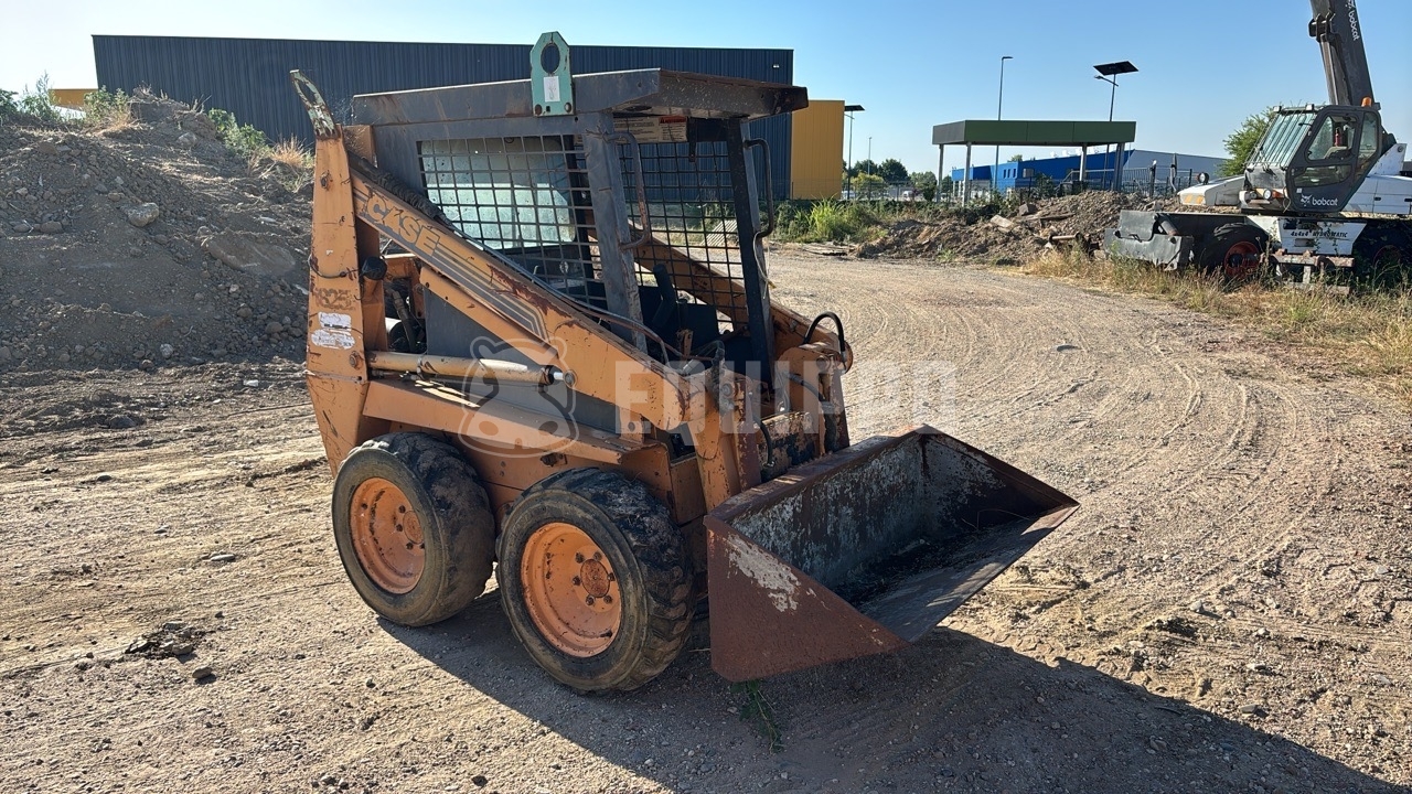 Case 1825B - - Used Wheeled Skid Steer