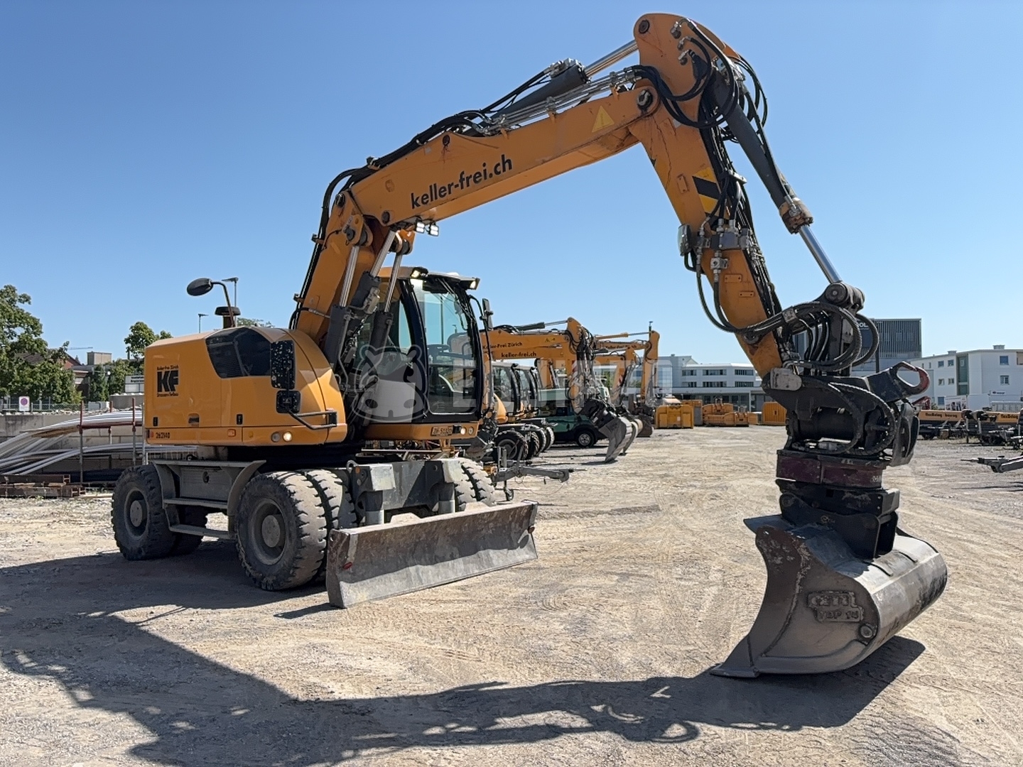 Liebherr A 918 Litronic con Tiltrotator - - Excavadora de ruedas Usada