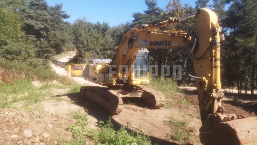Picture of the Komatsu PC210LC-8