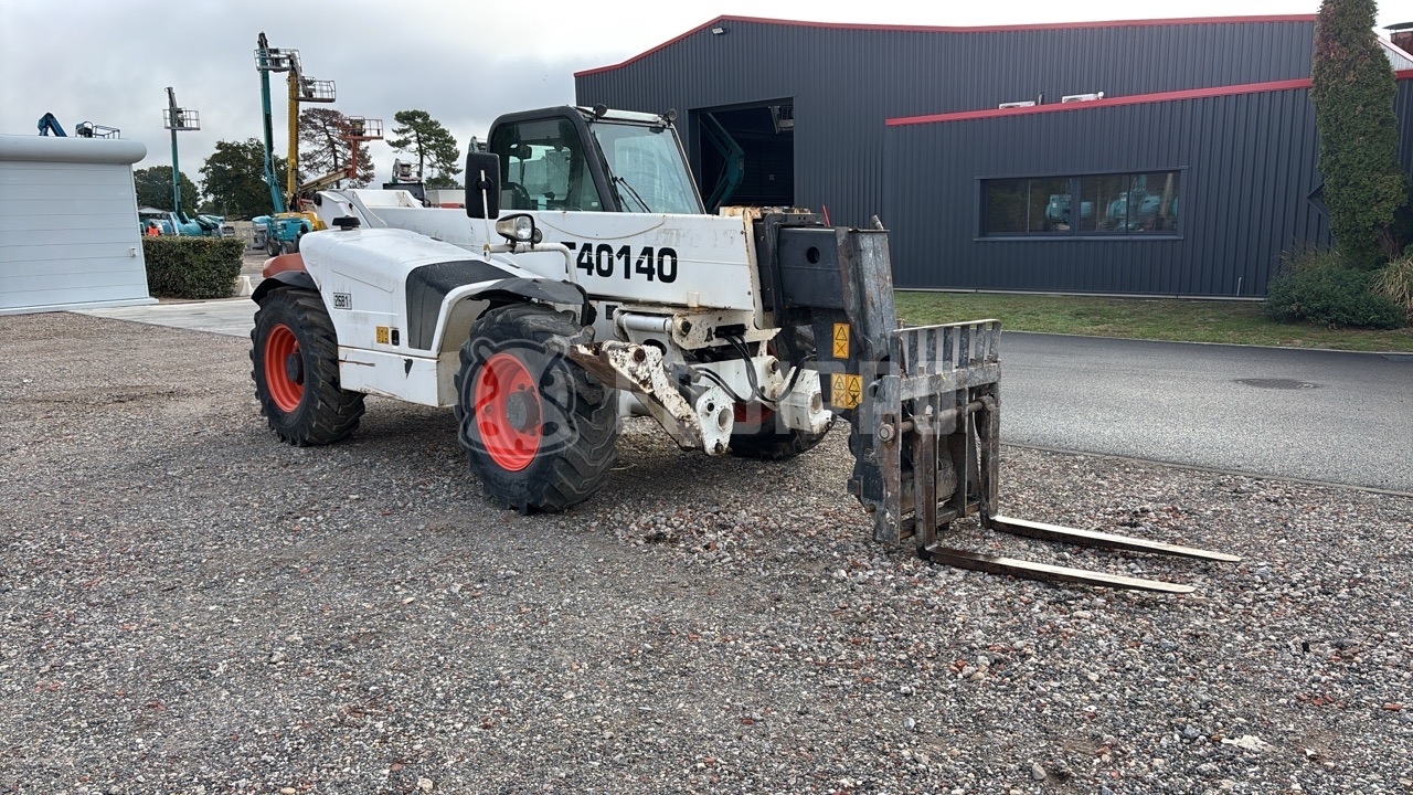 Bobcat T40140 - - Manipuladora Telescópica Usada