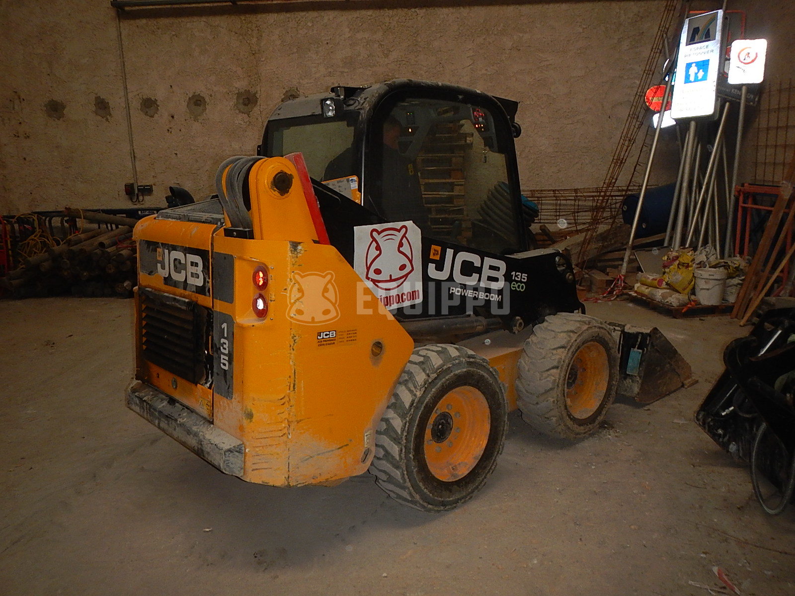 JCB 135 T4  - - Used Loader