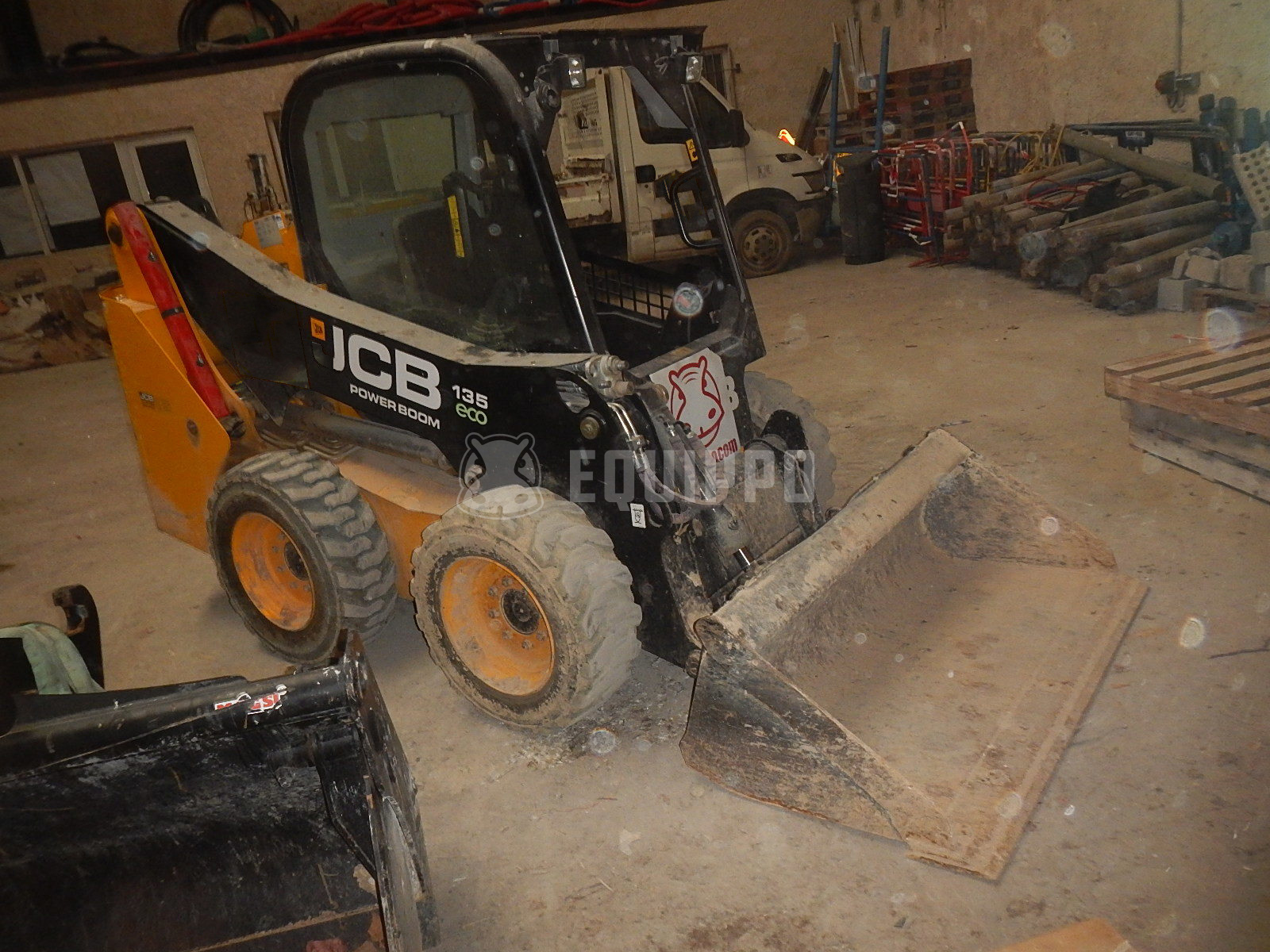 JCB 135 T4  - - Used Loader