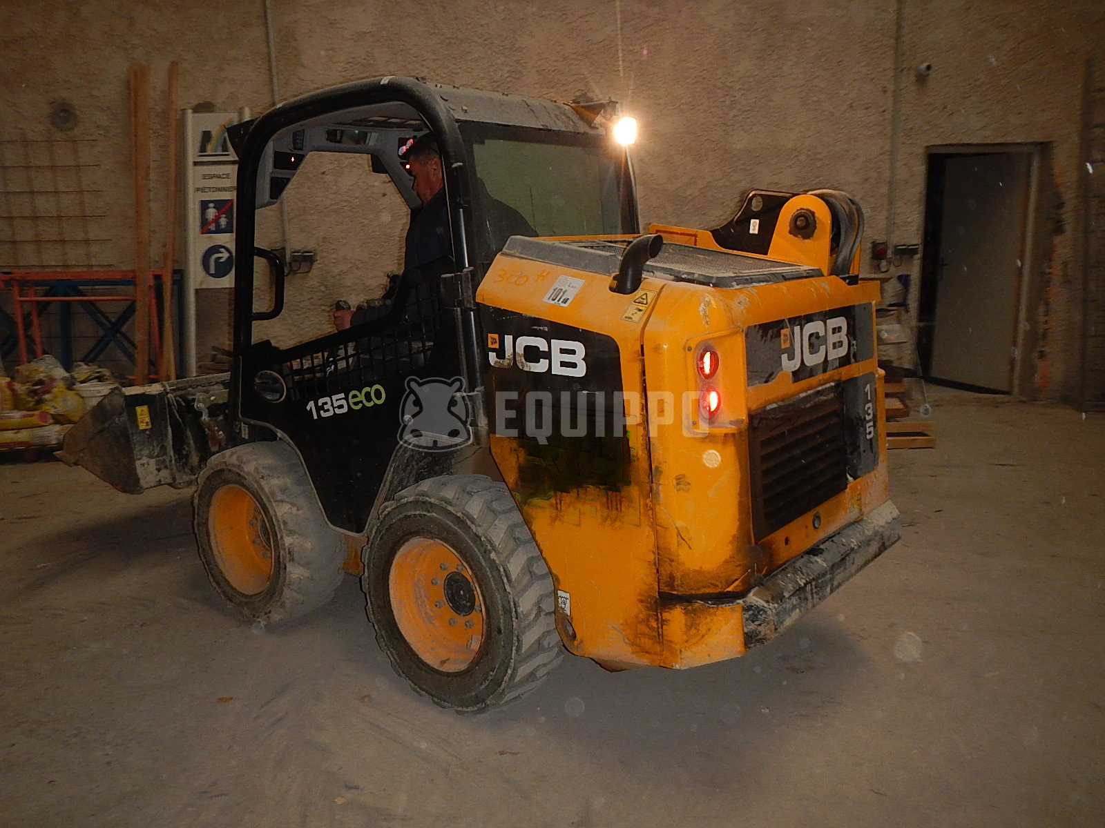 JCB 135 T4  - - Used Loader