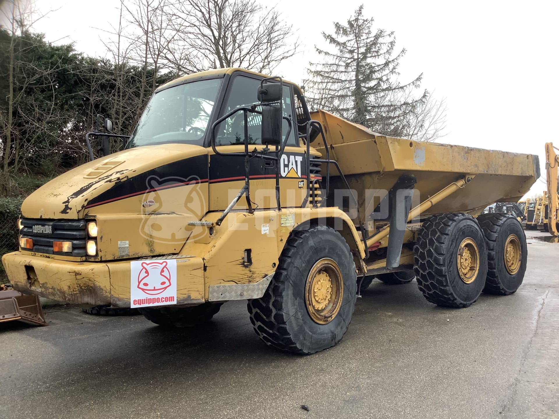 Caterpillar 725 - - Used Dump Truck
