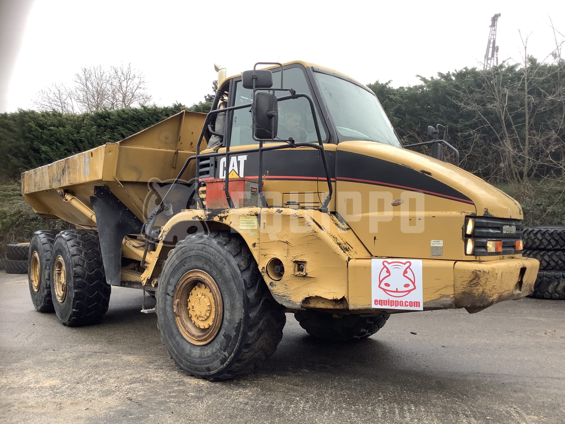 Caterpillar 725 - - Used Dump Truck