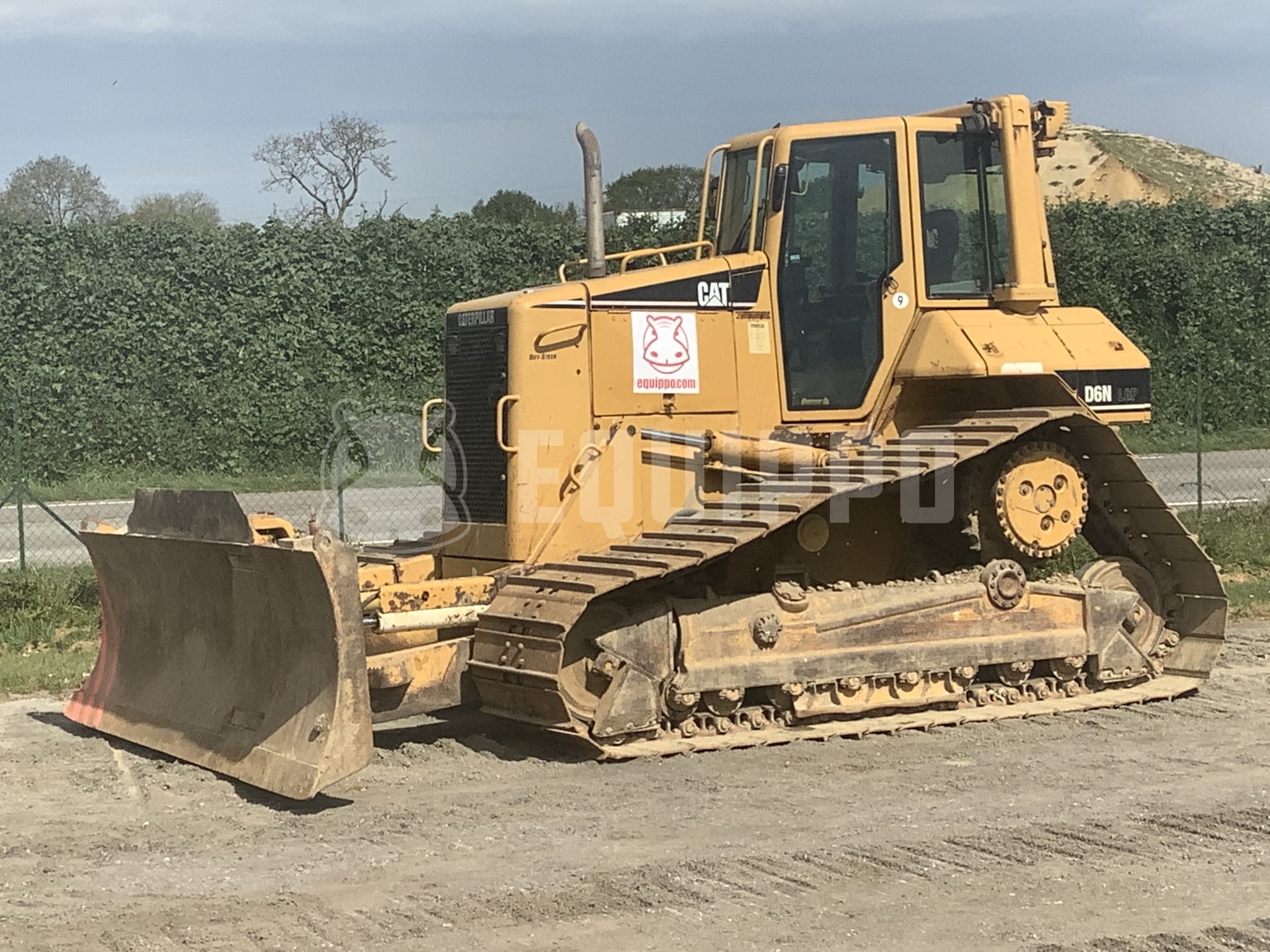 Caterpillar D6N LGP  - - Used Tracked Dozer