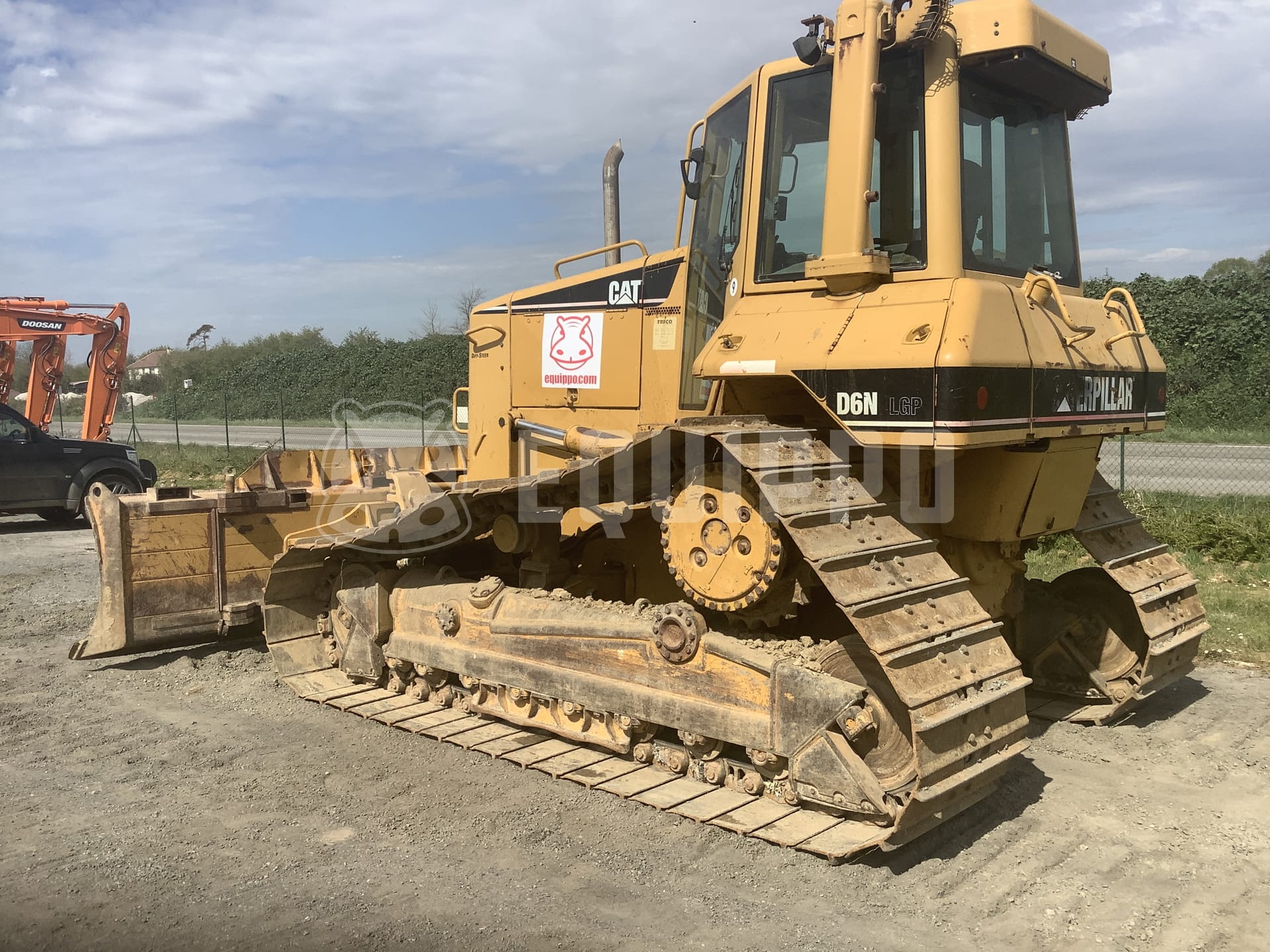 Caterpillar D6N LGP  - - Used Tracked Dozer